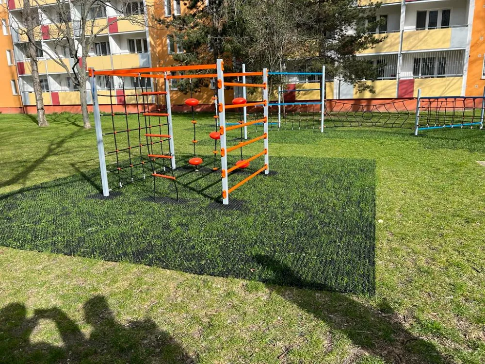 Soft rubber grass reinforcement mat