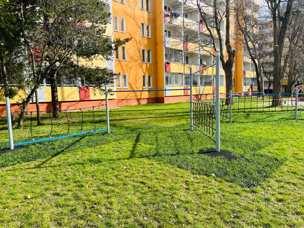 Soft rubber grass reinforcement mat
